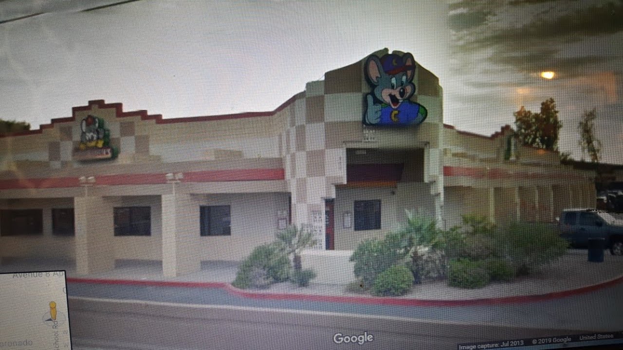 an old chuck e cheese building
